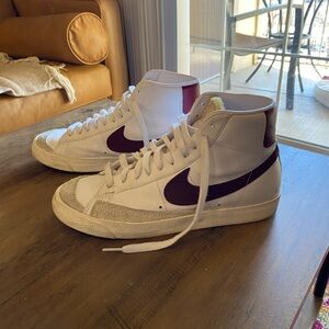 Size 9 Men’s Nike Blazer 77 “Brick Red” Sneakers